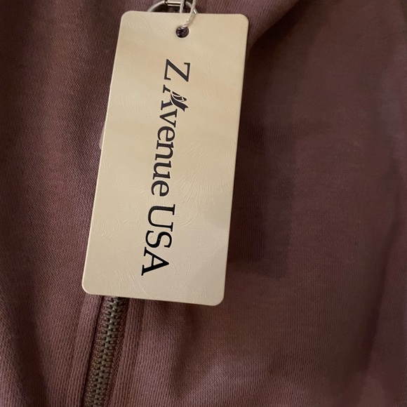 Z Avenue Hoodie with two side pockets. Finger ring pull with a two way zipper. - Picture 7 of 10